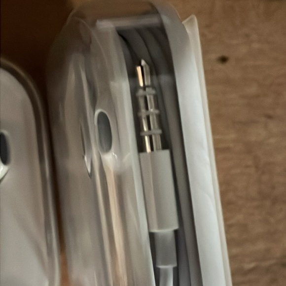 Apple Earbuds from the very beginning of time. NWOT - Picture 3 of 3